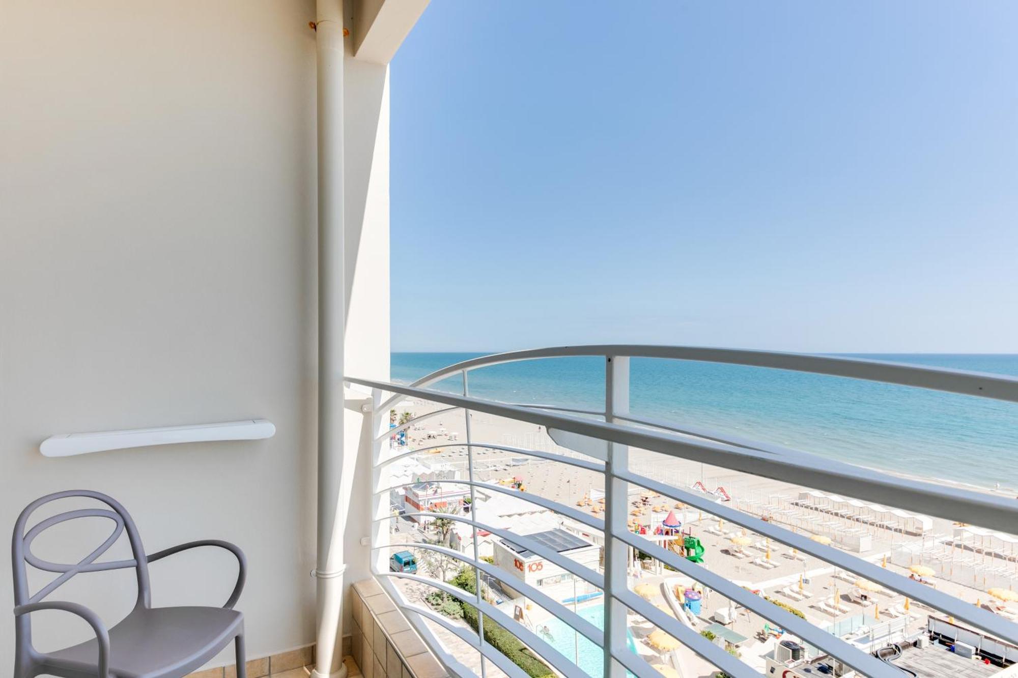 Marittimo Riccione - Hotel Clipper Fronte Mare Luaran gambar